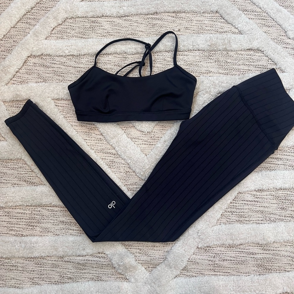 Set! Alo Outfit Pinstripe High Waist Leggings XS Airlift Intrigue Bra XS Black - Picture 2 of 11
